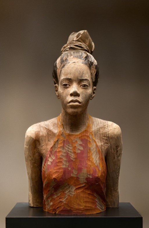 chica de color Bruno Walpoth La figura humana en madera Fantásticas esculturas Imagenes y Arte