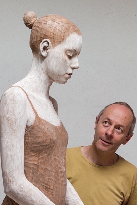 figura con artista Bruno Walpoth La figura humana en madera Fantásticas esculturas Imagenes y Arte