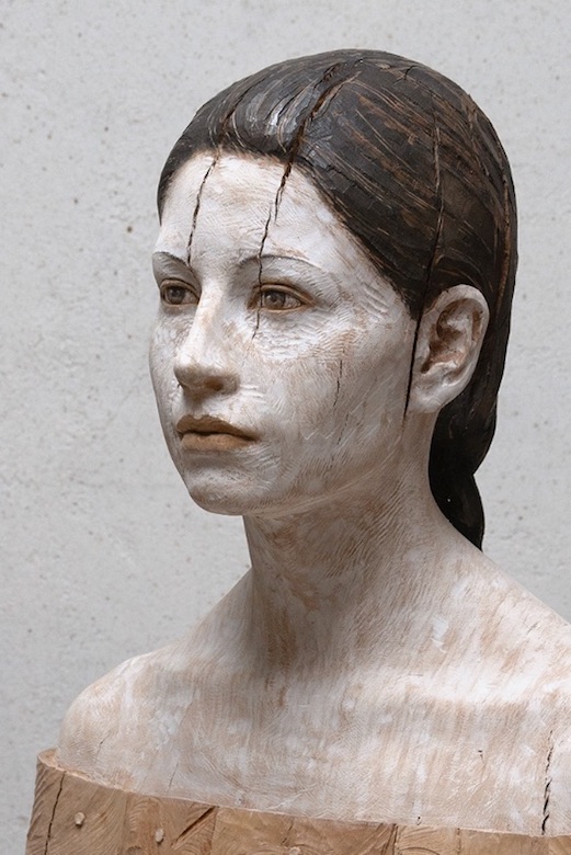 mujer con trenza Bruno Walpoth La figura humana en madera Fantásticas esculturas Imagenes y Arte