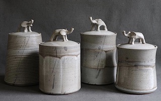 Mea Rhee Vorderseite Keramik in grau Kunst und Bilder